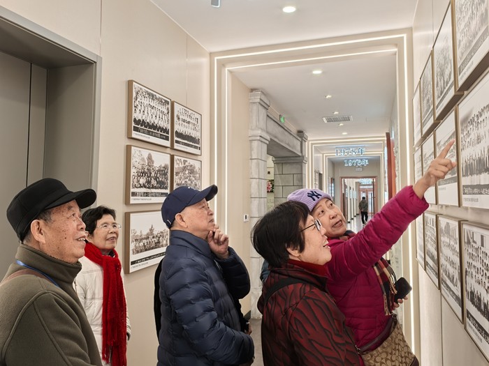 铭记历史 砥砺前行——百家乐投注
离退休党支部开展“传承优秀传统,弘扬优秀文化” 主题党日活动 第 2 张 铭记历史 砥砺前行——百家乐投注
离退休党支部开展“传承优秀传统,弘扬优秀文化” 主题党日活动 第 2 张