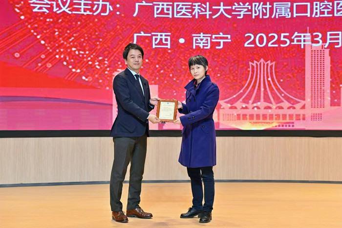 大咖齐聚！“微创美学修复与粘接”公益讲座在百家乐投注
成功举办！ 第 4 张